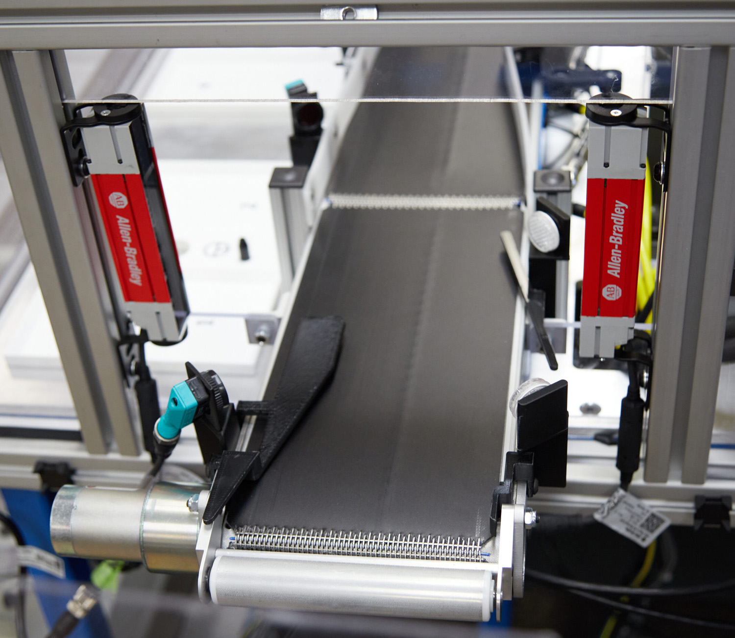 Expand Your Automation Training Smart Robot Logistics Palletizing Workcell