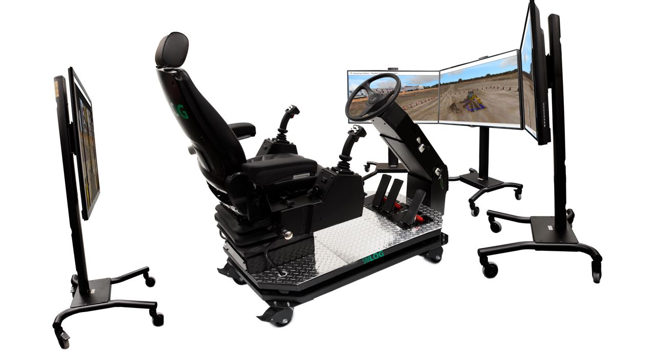 Comprehensive simulator configuration with enhanced situational awareness Backhoe Loader Simulator with three front and one rear display