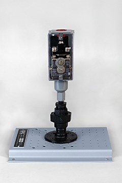 Trainer for industrial pressure switch DAC Model: 272-981